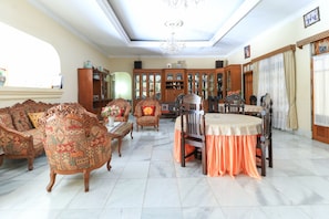 Lobby-Lounge