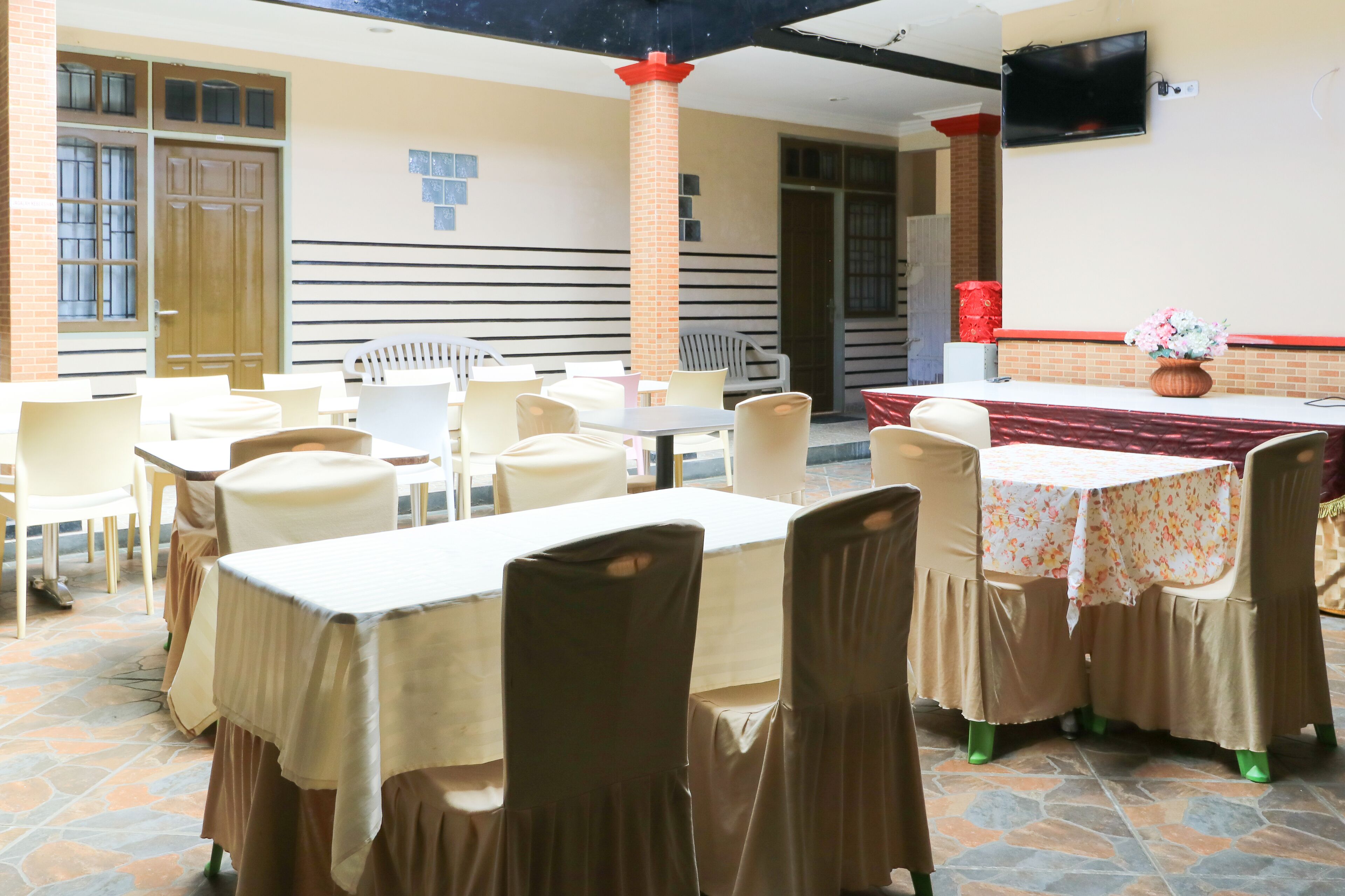 Photo - Andrin Daspatt Hotel