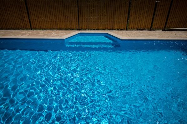 Seasonal outdoor pool - Villa Blossom (Mostar)