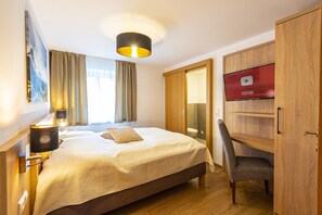 Deluxe Apartment, 4 Bedrooms | Iron/ironing board, free WiFi, bed sheets - Haus Breitenfellner (Bad Hofgastein)