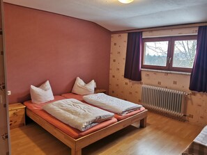 Hypo-allergenic bedding, desk, blackout curtains, free WiFi - Pension Fernblick (Sankt Oswald-Riedlhuette)