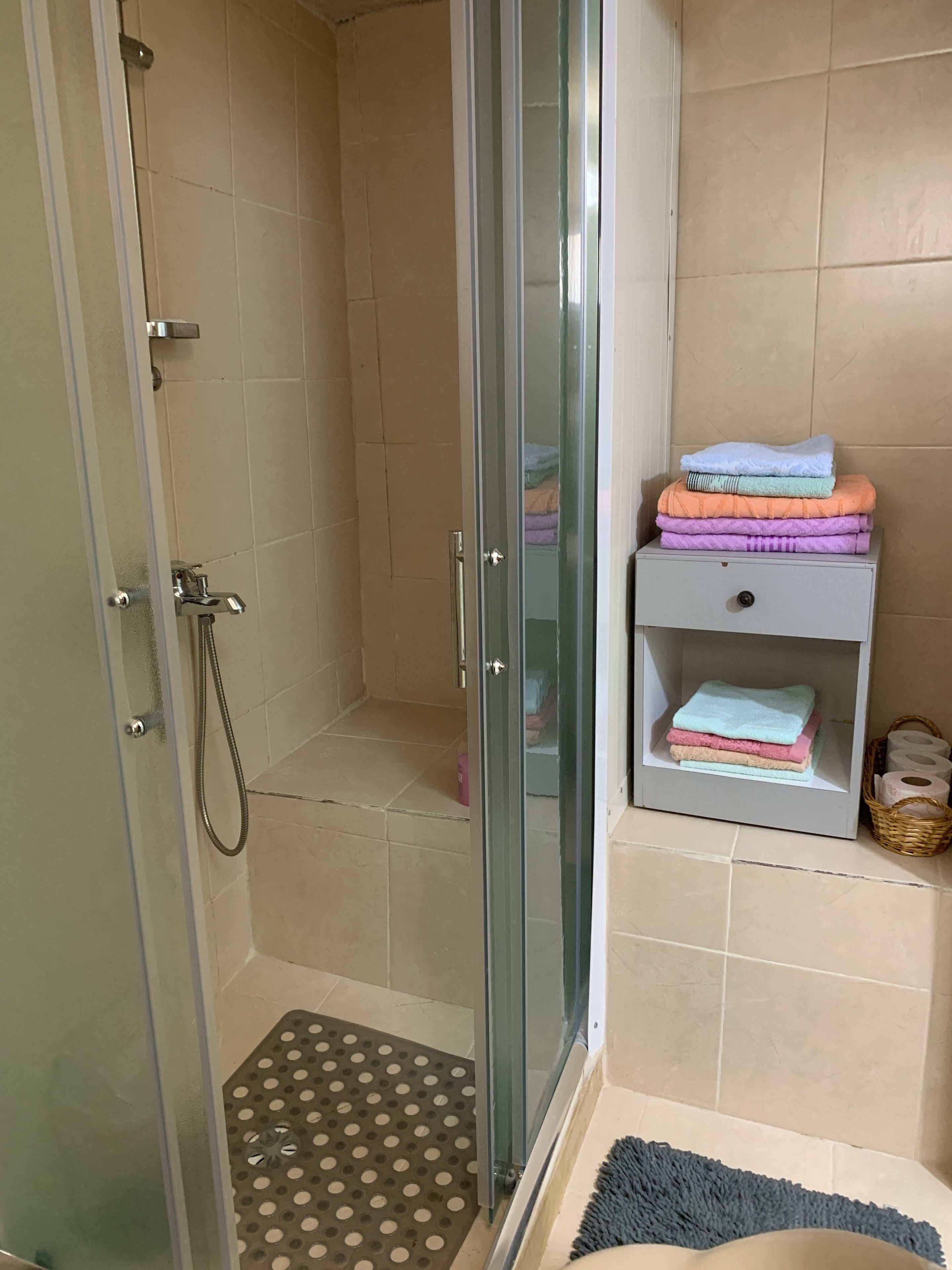 Apartemen Tradisional, Beberapa Tempat Tidur | Kamar mandi | Shower dan handuk