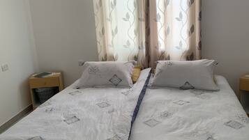 Traditional Apartment, Multiple Beds | 3 bedrooms, desk, free WiFi, bed sheets