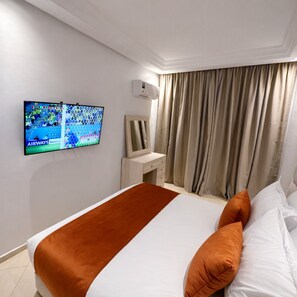 Premium Apartment, 2 Bedrooms | Premium bedding, in-room safe, individually decorated, laptop workspace