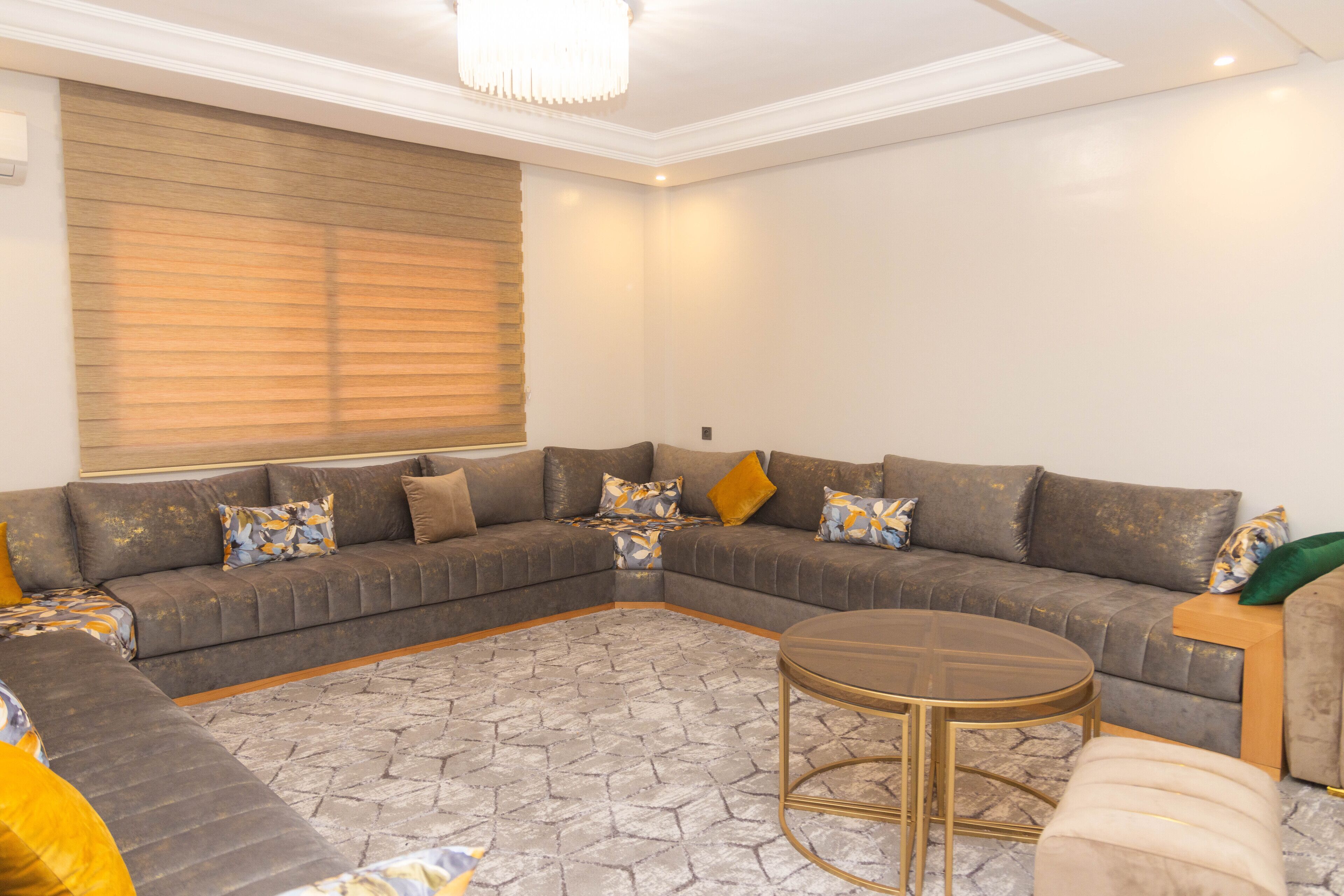 Apartemen Deluks, 2 kamar tidur | Area keluarga | Televisi LED 42-inci dengan saluran TV satelit, TV, dan pemutar DVD