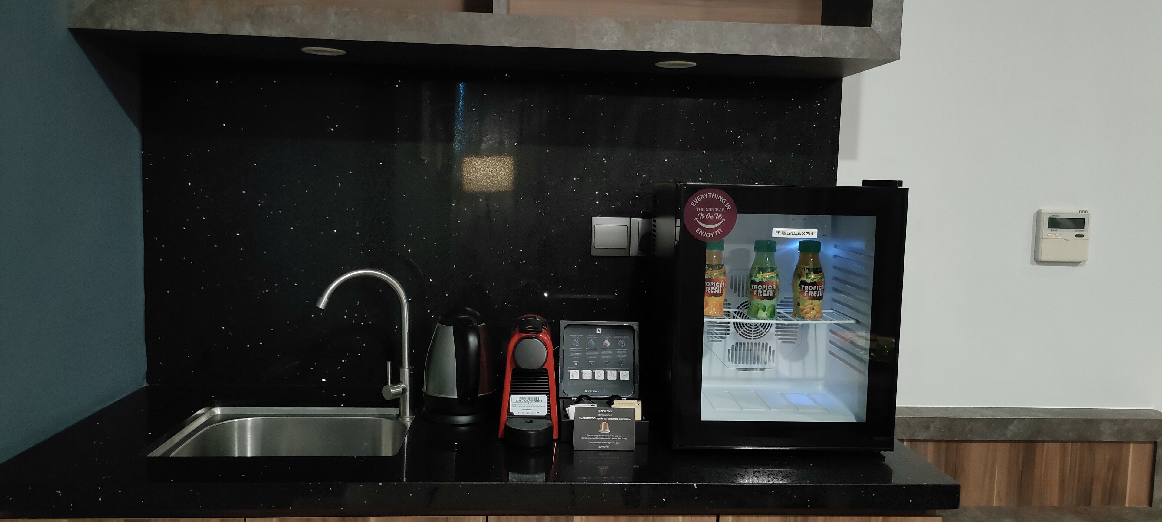 premium suite | minibar, in-room safe, desk, blackout curtains