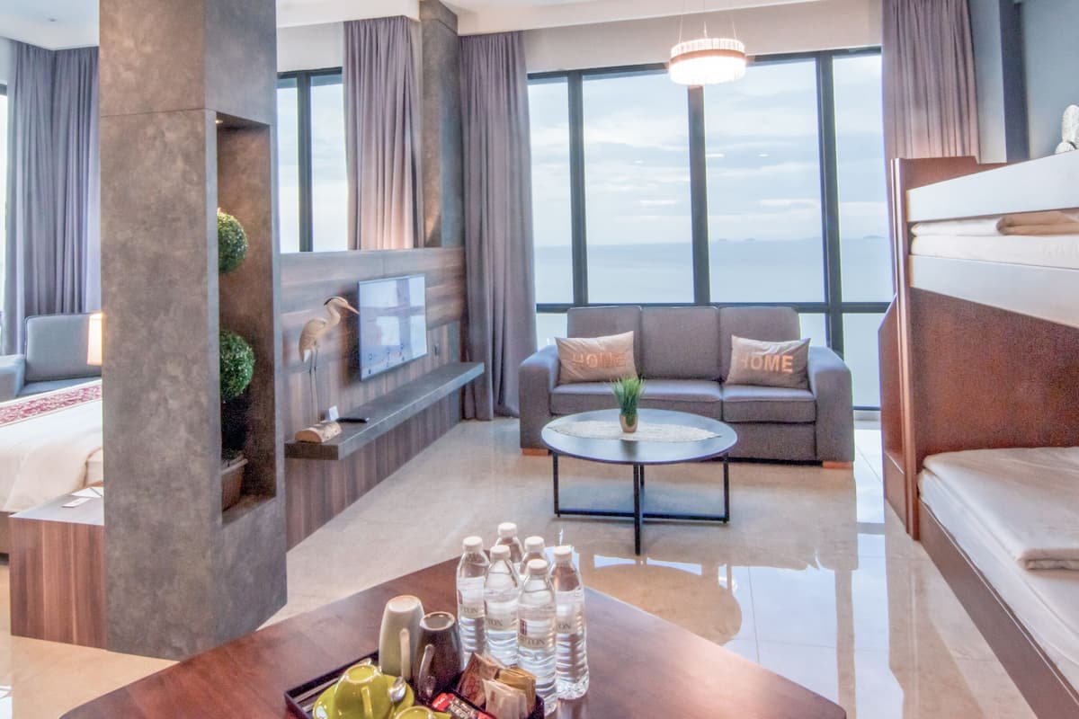 premium supreme suite | minibar, in-room safe, desk, blackout curtains