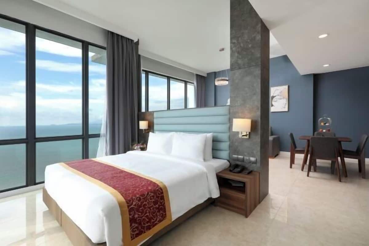 Minibar, in-room safe, desk, blackout drapes