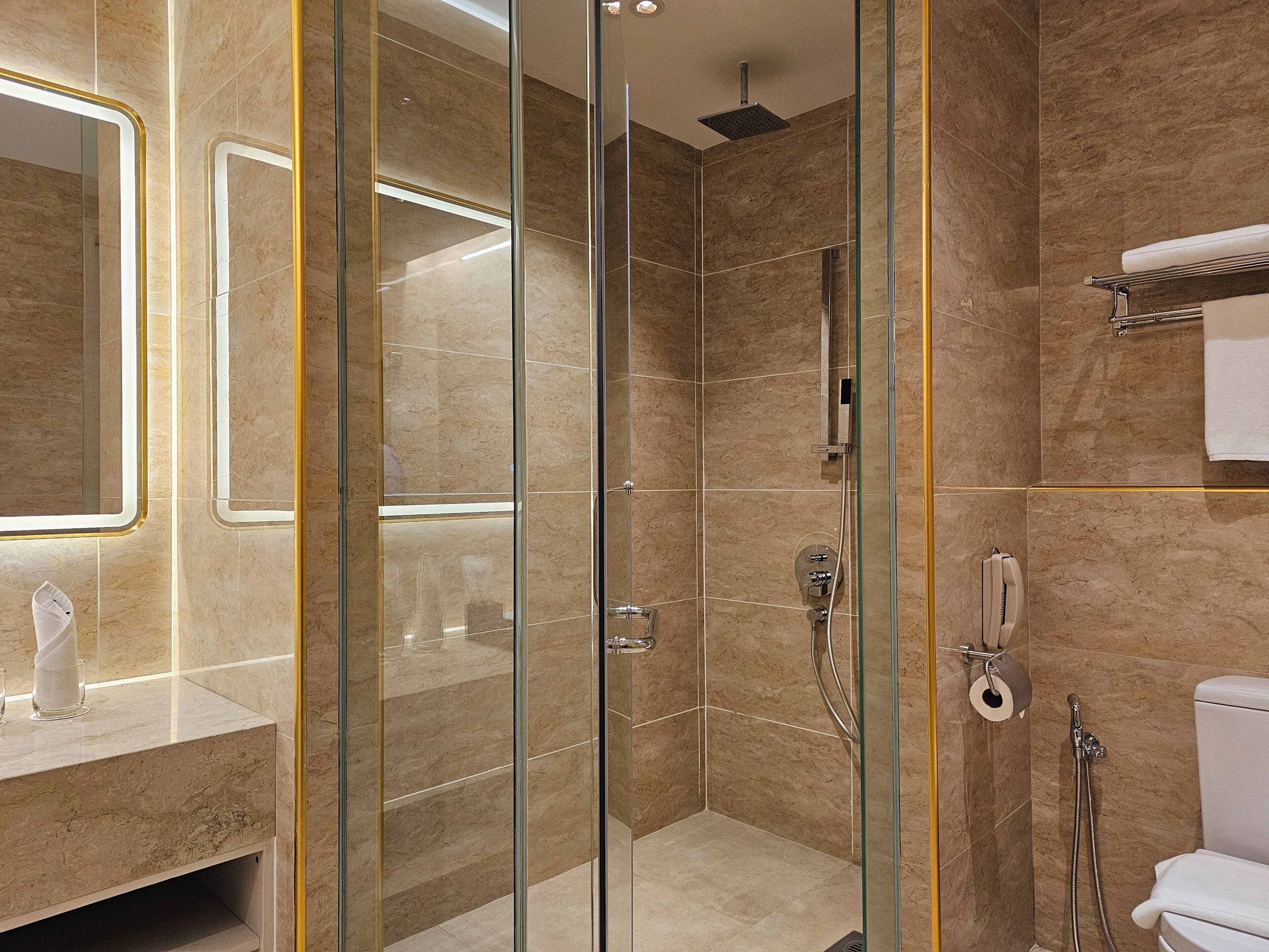 sky suite - double queen | bathroom | shower, free toiletries, hair dryer, bathrobes