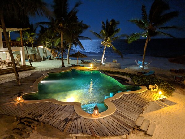 Outdoor pool, free pool cabanas, pool umbrellas