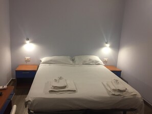 Meja, kalis bunyi, Wi-fi percuma, cadar katil 