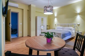 Studio | In-room safe, individually decorated, individually furnished, desk - Peacock Boutique Apartments (Zagreb)