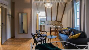 Fjölskylduíbúð - mörg rúm | Öryggishólf í herbergi, sérhannaðar innréttingar, sérvalin húsgögn