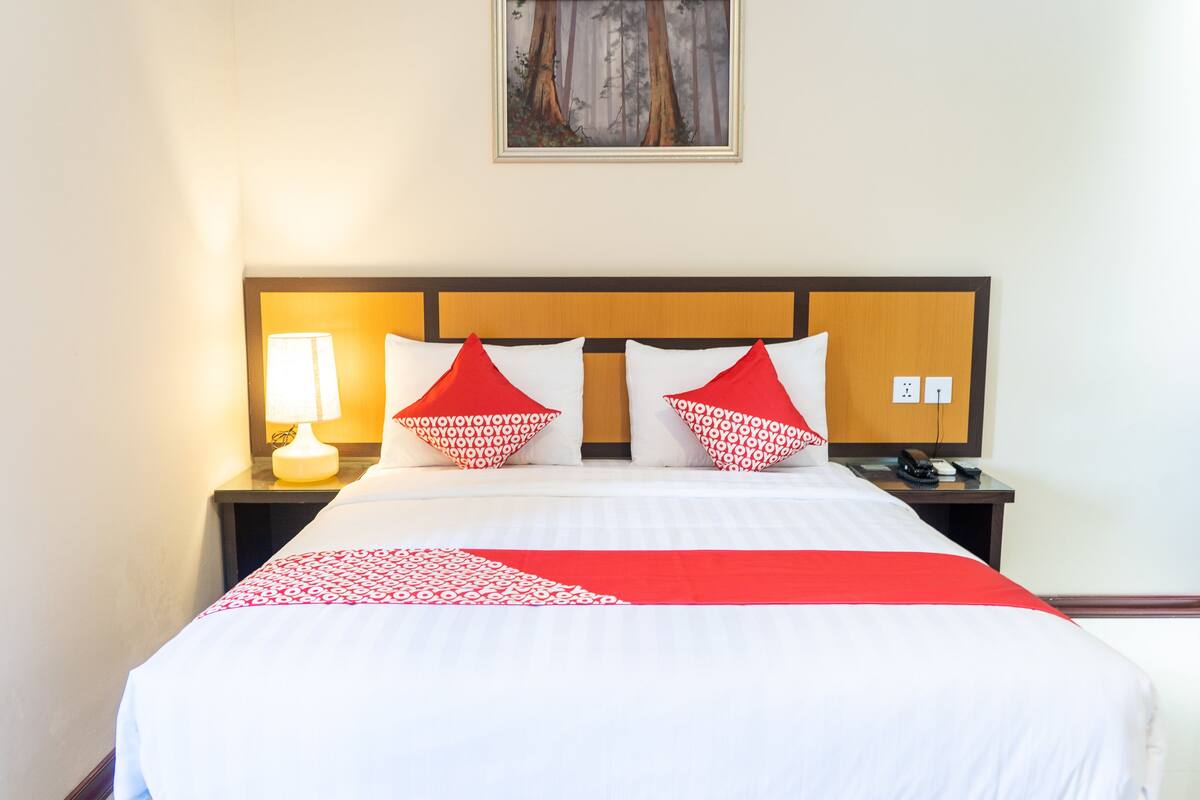 deluxe double room, 1 double bed | desk, free wifi, bed sheets, wheelchair access