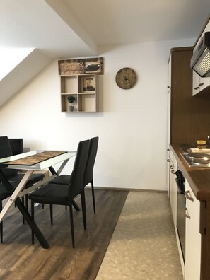 In-room dining - Ferienwohnungen Viktoria (Bad Bertrich)