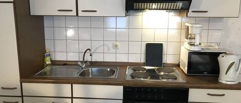 Apartment (2) | Private kitchen | Fridge, microwave, oven, stovetop