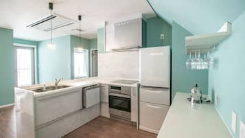 Luxury Apartment, Non Smoking, Mountain View (3) | Private kitchen | Fridge, microwave, stovetop, dishwasher