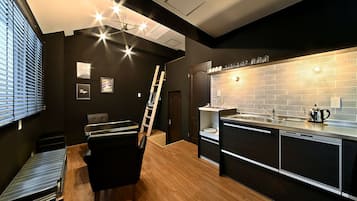 Studio Apartment | 4 bedrooms, in-room safe, individually decorated, individually furnished