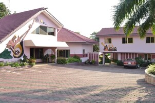 Fachada de la propiedad