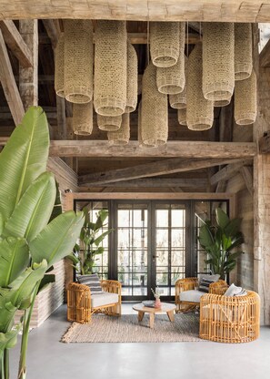 ซาวน่า, ห้องอบไอน้ำ, การนวดแบบดีพทิชชู, การนวดแผนไทย