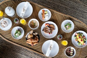 Café da manhã com buffet grátis todos os dias
