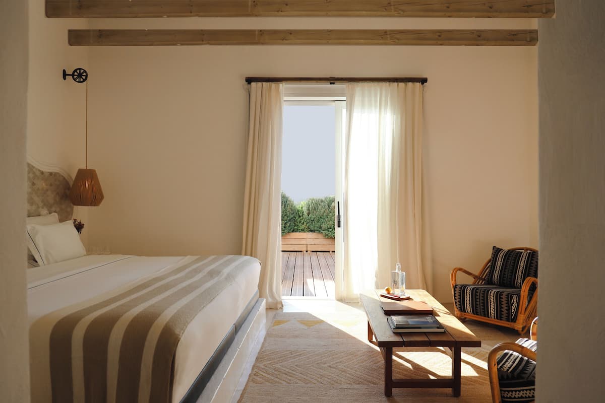 Room (Eira) | Minibar, in-room safe, individually decorated, desk