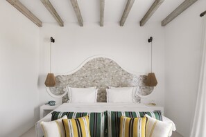 Room (Eira) | Minibar, in-room safe, individually decorated, desk - Quinta da Comporta Wellness Boutique Resort (Grandola)