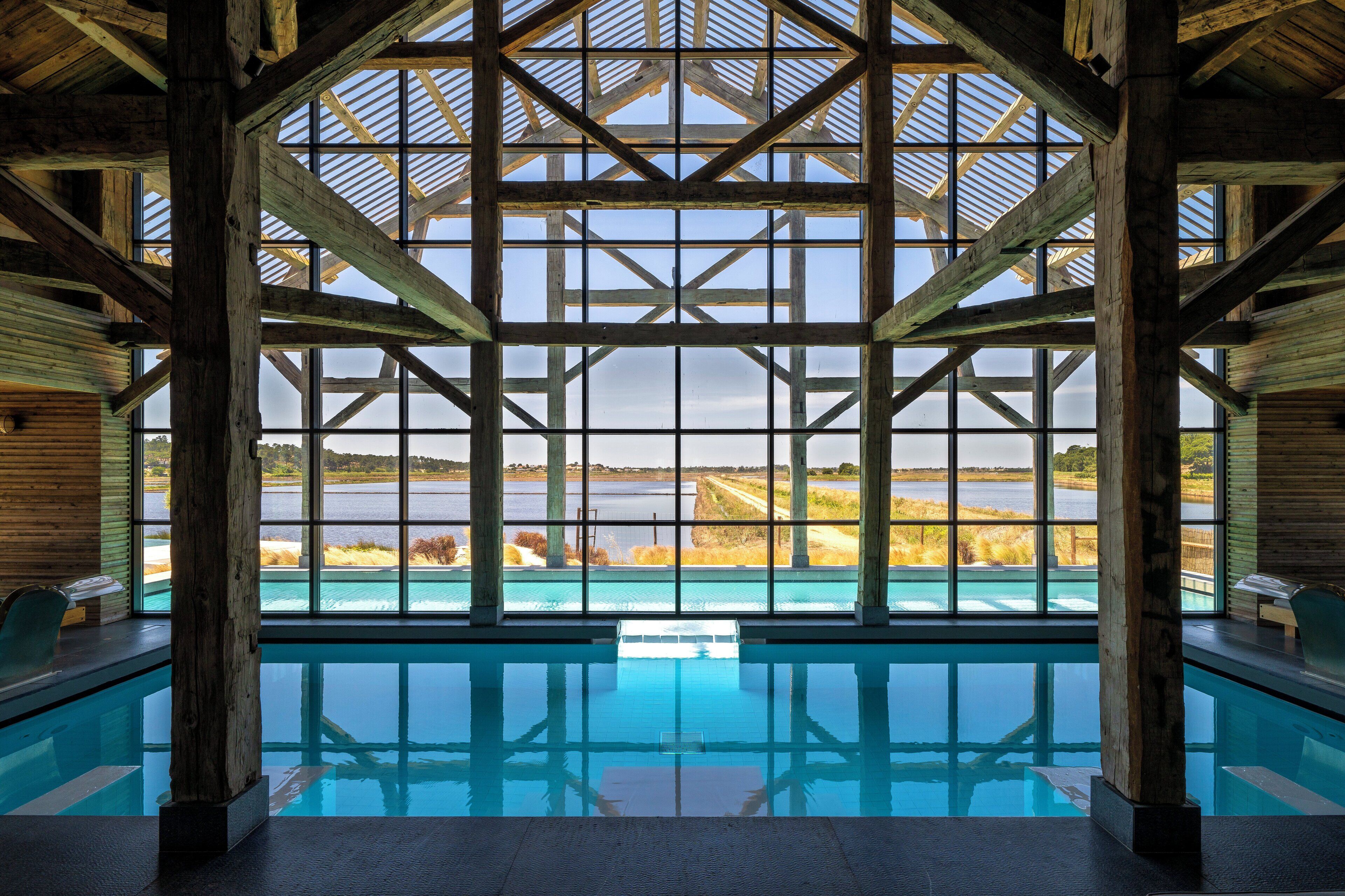 sauna, steam room, deep-tissue massages, thai massages, sports massages