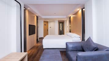 Business Suite | 1 bedroom, down comforters, desk, blackout drapes