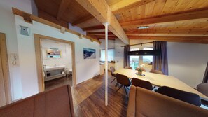 Comfort-Apartment (Snow) | Wohnbereich | Flachbildfernseher