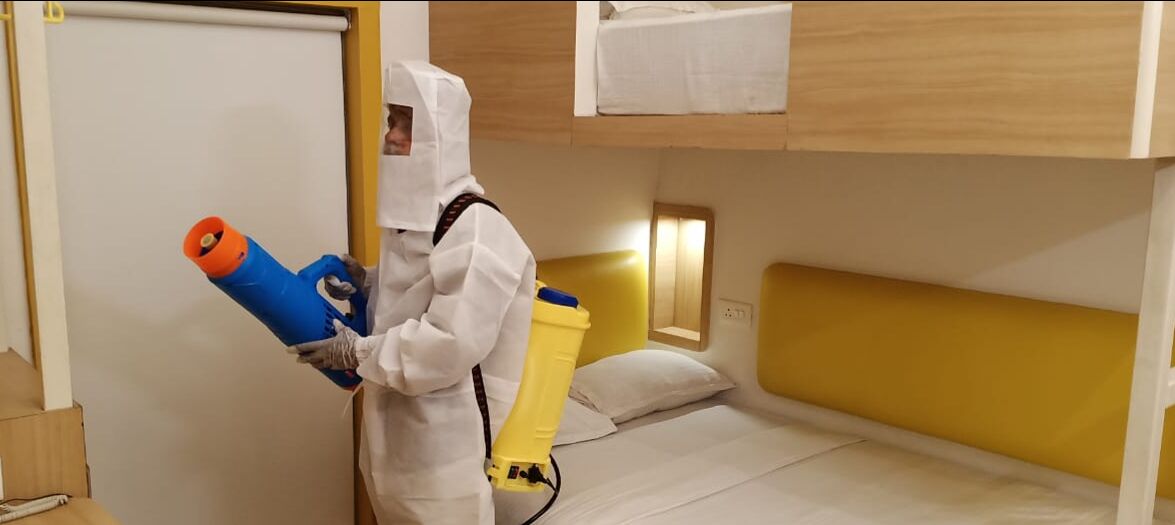 客房内保险箱、特色装修、特色家居、办公桌