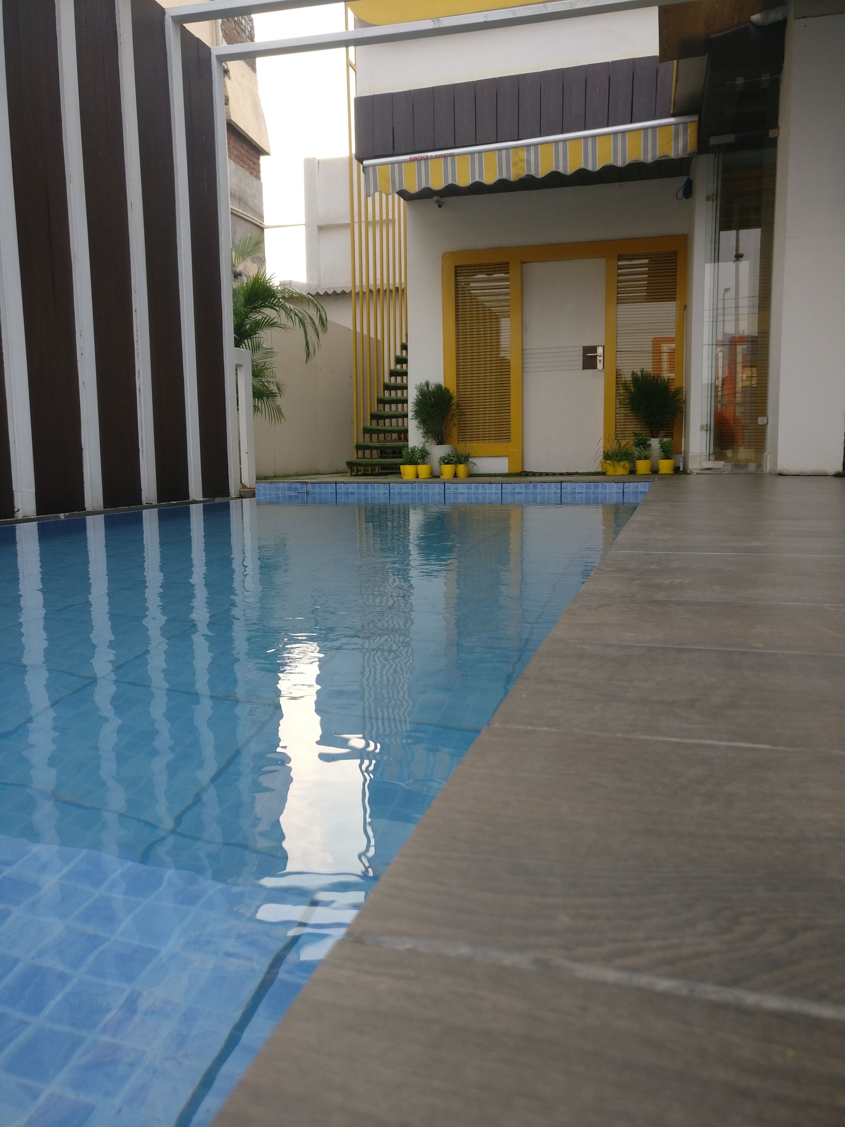 室内 游泳池，2 室外游泳池