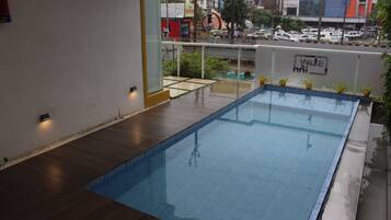 Indoor pool, 2 outdoor pools