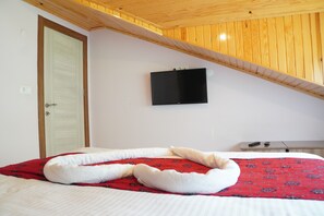 公寓, 3 間臥室, 湖景 | 1 間臥室、隔音、免費無線上網、床單