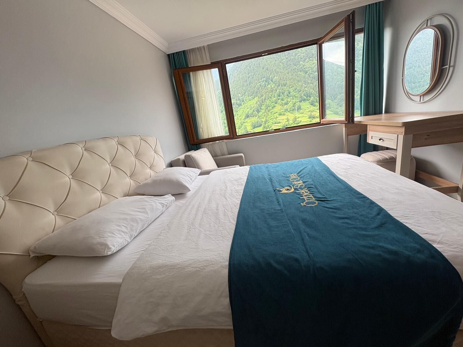 Kamar Standar, pemandangan danau | Seprai katun Mesir, seprai premium, meja kerja, dan kedap suara