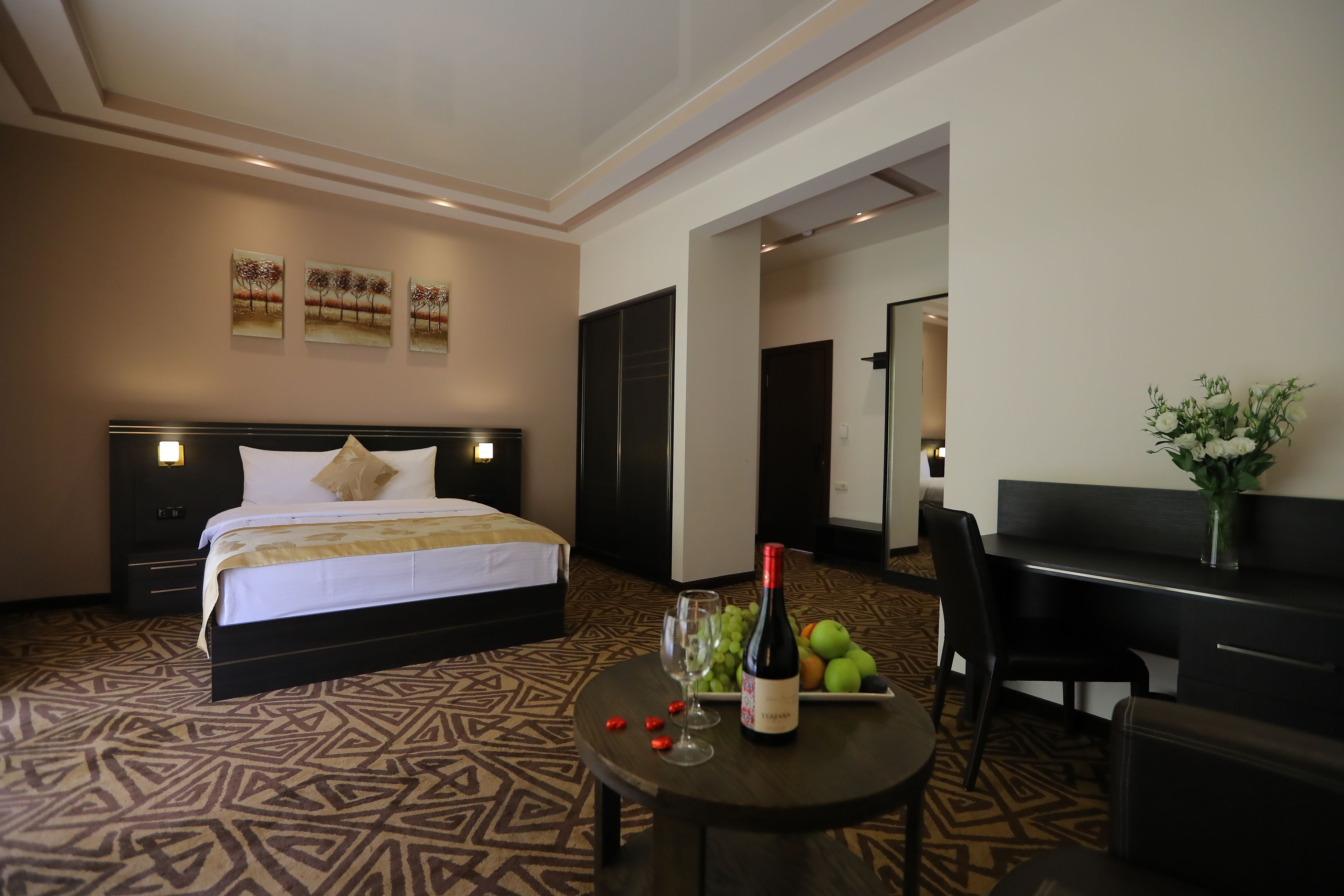 Superior Double Room | Minibar, in-room safe, desk, blackout drapes