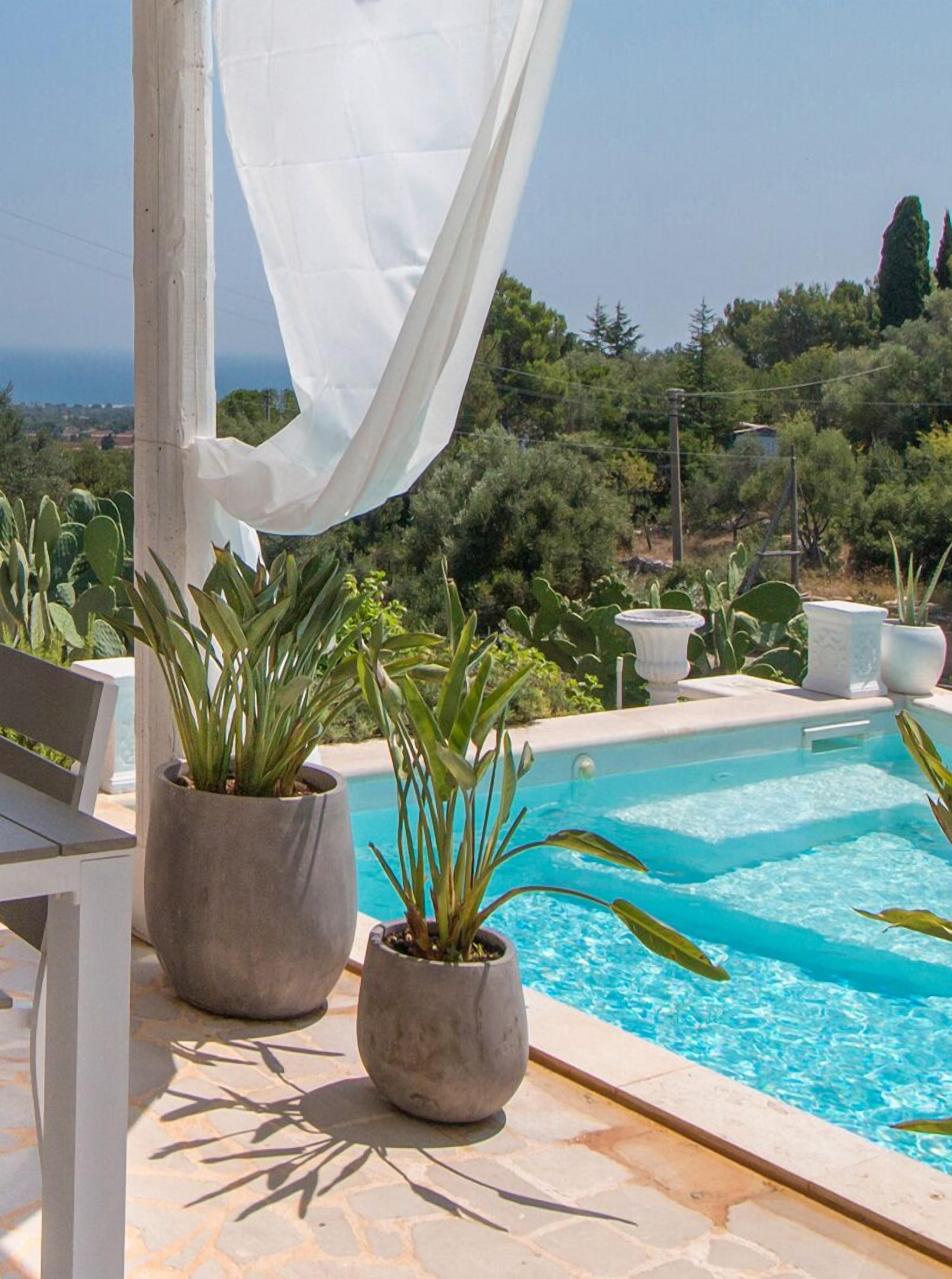 Outdoor pool, pool loungers