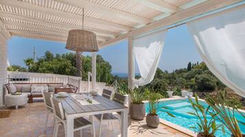 Villa, 2 Bedrooms | Garden view