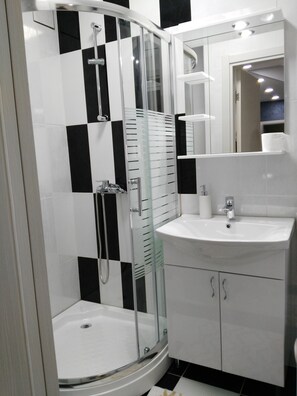 Apartment, 1 Bedroom | Bathroom