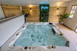 Bain à remous intérieur
