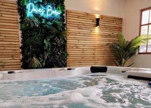 House (Barn) | Jetted tub