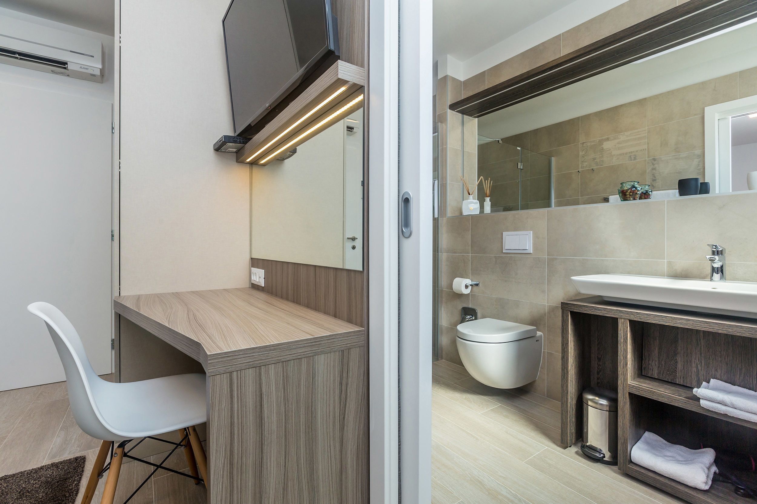 Luxury Apartment, 2 Bedrooms, Balcony, Sea View | Bathroom | Shower, rainfall showerhead, free toiletries, hair dryer