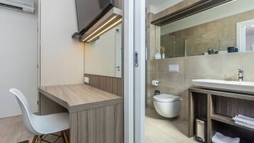 Luxury Apartment, 2 Bedrooms, Balcony, Sea View | Bathroom | Shower, rainfall showerhead, free toiletries, hair dryer