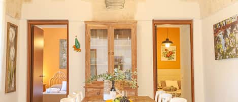 Frigorifero con congelatore, microonde, forno, piano cottura