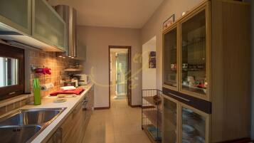 Peti sejuk/penyejuk beku saiz penuh, ketuhar gelombang mikro, ketuhar