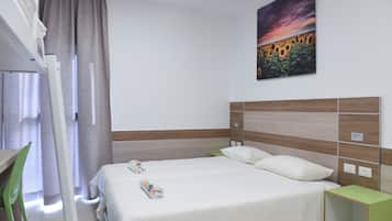 スタンダード ルーム | デスク、遮光カーテン、WiFi (無料)、ベッドシーツ