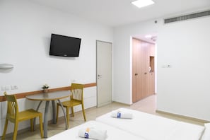 Habitación estándar | Escritorio, cortinas opacas, wifi gratis y ropa de cama