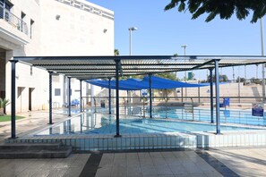 Seasonal outdoor pool - HI Beit Shean Hostel (Emek HaMaayanot)
