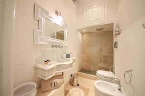 Appartement, 3 chambres, terrasse, vue mer | Salle de bain