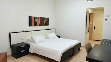 Standard Room | Desk, blackout drapes, free WiFi, bed sheets